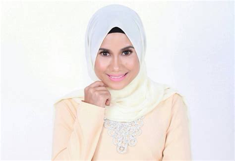 Laurence hobbs,daniel spiller,john and mila jirin artiste: Mila Jirin Mohon Kerajaan Beri Perhatian Kepada Usahawan Sektor Sosial & Industri Perkahwinan