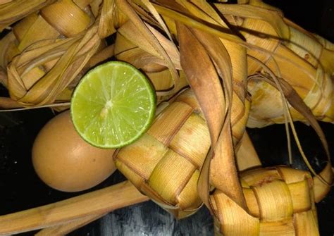 Maybe you would like to learn more about one of these? Resep Ketupat ketupit oleh titik - Cookpad