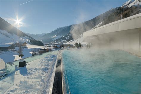 Das tauferer ahrntal ist das nördlichste seitental südtirols und reicht von gais bis nach kasern am idyllischen talschluss. AMONTI & LUNARIS Wellnessresort - Steinhaus - Ahrntal ...