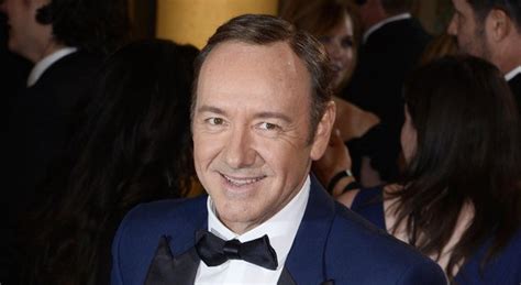 Последние твиты от kevin spacey (@kevinspacey). Kevin Spacey, maxi flop dopo lo scandalo molestie: il ...