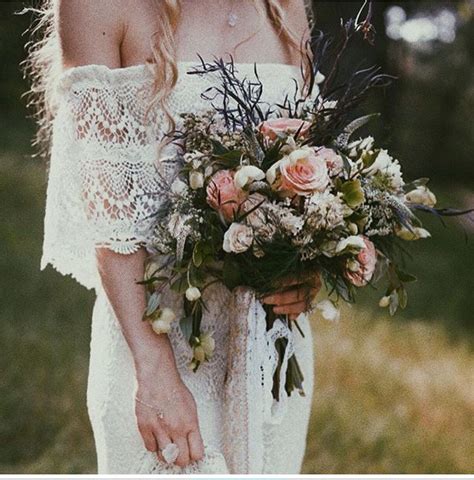 This inspiration gallery of boho bridal bouquets will perfectly complement your vintage wedding dress and hairstyle. Boho Bridal Bouquet | **THE Bouquet** | ((Cool Corals ...