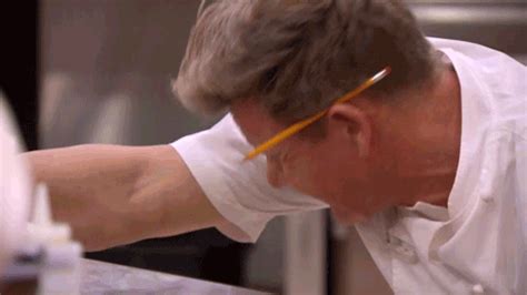 Middag gæster, der serviceres af hot blonde. Chefs compete GIF - Find on GIFER