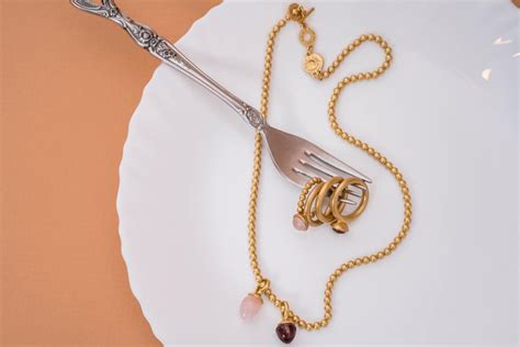 (v) simple past tight and past participle of gold plate. What Does Gold Plated Mean? (Pros & Cons)