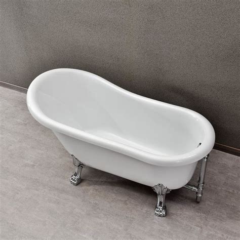 It is offered in a range of finishes, which can be chosen to blend with your bathroom decor or color scheme. 59" x 31" Clawfoot Soaking Bathtub | Soaking bathtubs ...