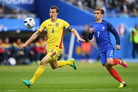 Mostra tutte le informazioni personali dei giocatori, come ad esempio l'età, la nazionalità. FRANCIA-ROMANIA 2-1 | RISULTATO | LIVE | EUROPEI 2016