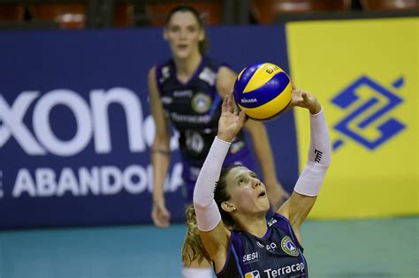 Macris fernanda silva carneiro (ur. Melhor do Vôlei - Para Macris, todo cuidado é pouco no ...