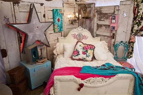 Miranda lambert's airstream trailer gets a junk gypsy makeover. Pin on Vintage campers/Travel trailers