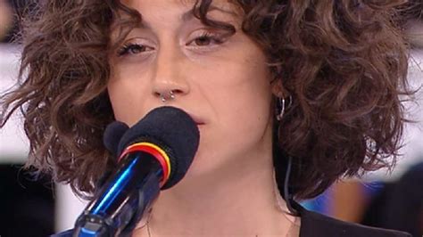 Amici 2020, le sardine nella prima puntata: Giulia in lacrime in sala prove | Altra dura prova per la ...