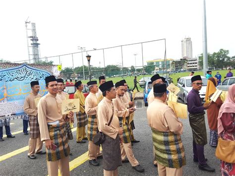 Dalam prakteknya dalam lembaga pendidikan islam dan masyarakat islam sudah mengimplementasikan paparan di atas, baik di tingkatan wacana adanaya mata kuliah/mata pelajaran ushul fiqh, fiqh muqarranah, ulumul qurán dan ulumul hadits serta di tingkatan kehidupan. SEKTOR PENDIDIKAN ISLAM JPN PAHANG