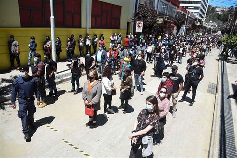 ¿dónde votar y a qué hora asistir a tu centro de sufragio? Locales de votación repletos para votar en el Plebiscito ...