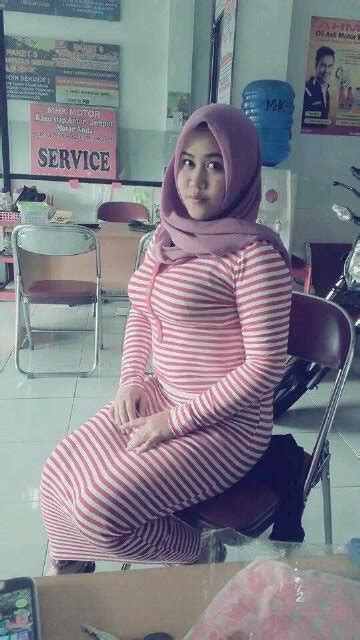 Hijab Seksi: Dada Montok Hijabers Seksi