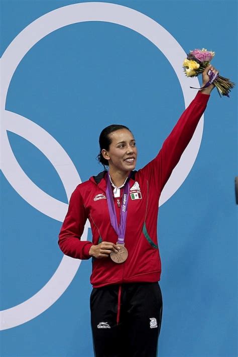 De altura aproximadamente, al que se accede tras una carrera y sobre el cual se realizan dos ejercicios de gran dificultad, terminando el segundo sobre un colchón de caída. La mexicana Laura Sánchez, medalla de bronce en trampolín ...