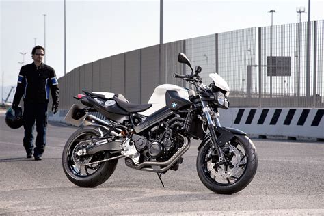 The main negatives were engine vibration and a few mechanical problems, but these appear to have been fixed by bmw. BMW F 800 R - Sleek streetfighter bike | Motard
