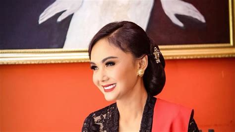 Yuni shara is an indonesian singer, she is the elder sister of singer krisdayanti. Yuni Shara dan 6 Artis Ini Unggah Blackout Tuesday untuk ...