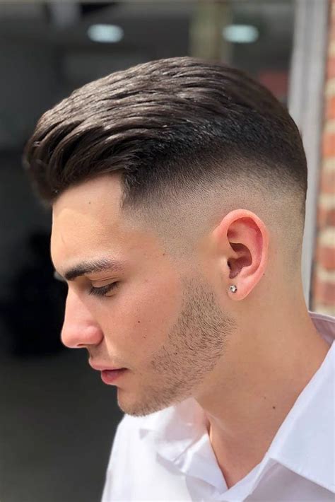 Un fade al estilo césar: Mid Fade Corte En V Hombre Atras / 11 Cool Curly ...