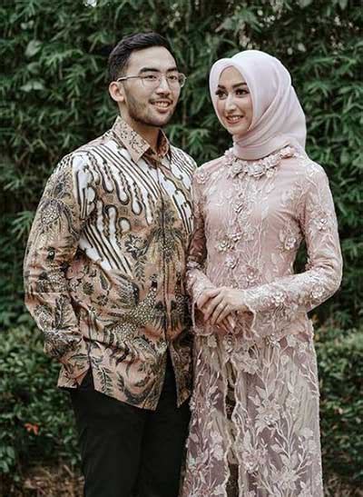 Inspirasi model baju couple batik tunik untuk remaja terbaru 2019. Baju Couple Kondangan Kekinian 2020 - Harga Kebaya Baju Couple Wanita Original Murah Terbaru ...