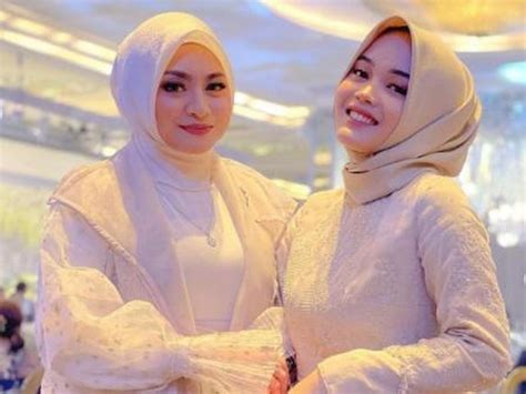 Like this next articlevideo syur 20 detik nathalie holscher dan manajer tersebar, istri sule minta pertolongan pada allah. Nathalie Holscher dan Putri Delina Disebut Tak Akur, Sule ...