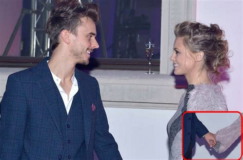 Anna karczmarczyk, aktorka znana z serialu na dobre i na złe, wzięła potajemnie ślub z pascalem litwinem. Anna Karczmarczyk wyglądała inaczej niż zwykle. Zasługa ...