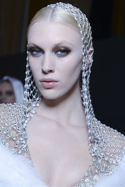 Pratique, rapide, cool, coloré, stylé, coiff&co, la coiffure à prix malins pour toute la. Bejeweled coif... like chain mail only far lighter and so ...