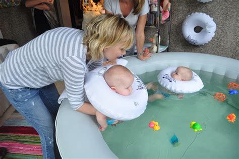 Angelcare baby bath support review. Et si bébé se relaxait au spa ? - Neufmois.fr