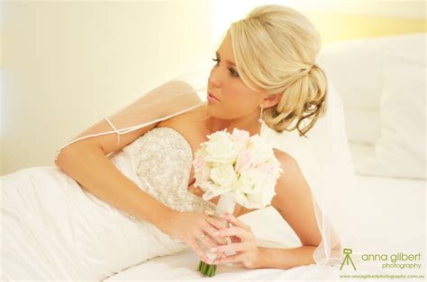 We're absolutely living for those sultry pops of scarlet against her skin tone and vintagey dress. Stunning blonde, loose side bun bridal style | Wedding ...