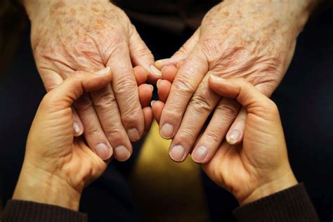 Sicherlich gibt es fälle, in denen ein versicherer die leistung verweigert, die regel ist das aber nicht. Wann Kinder die Pflege der Eltern zahlen müssen