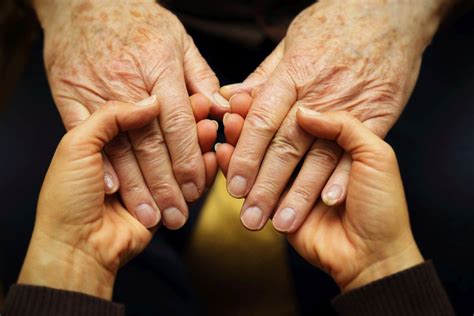 Geht ihre überweisung nach diesem annahmeschluss ein, kann der auftrag erst am nächsten bankarbeitstag weitergeleitet werden. Wann Kinder die Pflege der Eltern zahlen müssen - Dies ist ...