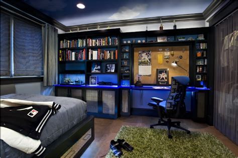 This article has two parts, the first talks about the things every college guy needs and the second talks about dorm room designs. Cool Dorm Rooms Ideas for Boys