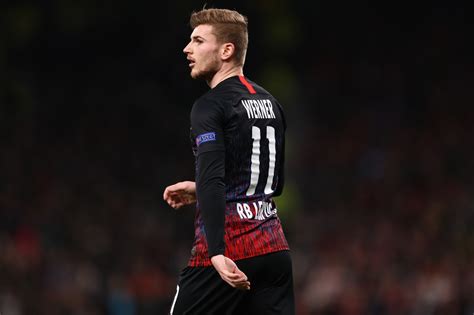Werner began his senior club career in 2013 playing for vfb stuttgart, becoming the club's youngest debutant and youngest ever goalscorer. Chelsea: Timo Werner unterschreibt bis 2025 - und kassiert ...
