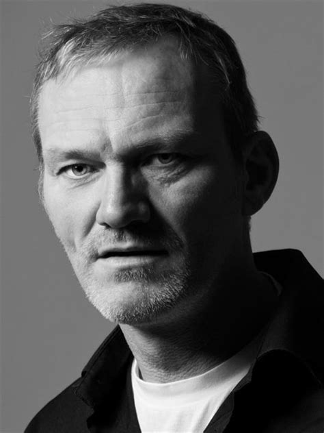 He is an actor and producer, known for everest (2015), rikospaikka jar city (2006) and kaldaljós (2004). Bild zu Ingvar Eggert Sigurðsson - Kinoposter Ingvar ...