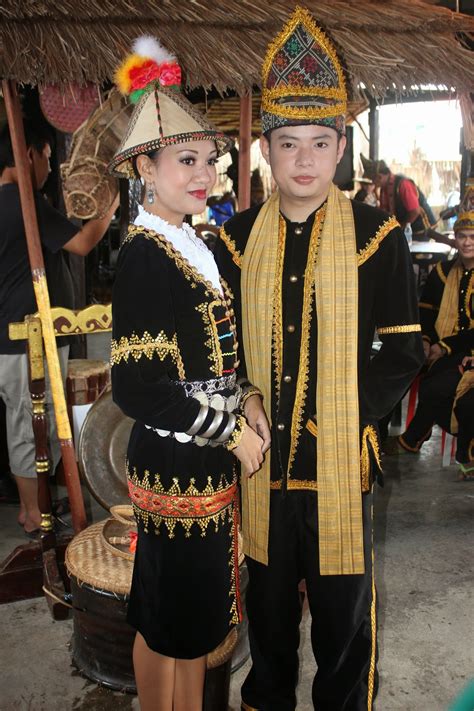 Masyarakat kadazan atau orang dusun merupakan penduduk majoriti sabah. Kemeriahan Sambutan Pesta Kaamatan 2014 di KDCA, Penampang ...