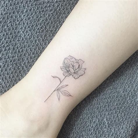 The snowdrop flower has enjoyed a rich and varied history that includes several legends about how the flower came to be. Peony = healing art тату минимализм, пионы, татуировки ...