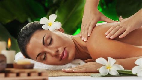 The word lomi lomi simply means massage. Lomi Lomi massage | Timée
