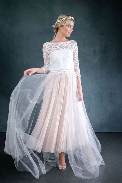 Doch mit der zeit verdrängte das weiße brautkleid das schwarze, nur noch die ärmsten der armen trugen dann ein schwarzes brautkleid. Tüllrock Blush, wadenlang, fließender Softtüll - Farrah ...