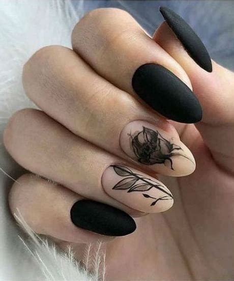 Nem is olyan régen volt, amikor beköszöntött a tavasz, de mi már a nyarat várjuk. Új nail art minták 2020