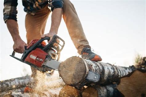 If one is using $1 bills, $1 billion would weigh 1,000 tons, which is equal to 2 million pounds. How Much Does A Chainsaw Weigh? - Sharpen Up