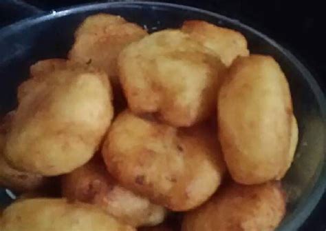 Keripik bawang memang terbuat dari terigu, tepung sagu, telur, dan mentega/margarin, tapi ada pembedanya dengan pangsit biasa: Resep Cemilan Sederhana Dari Tepung Terigu Digoreng / Cara ...