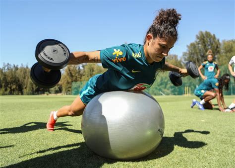 Seleção brasileira de futebol feminino é a equipe que representa o brasil nas principais competições internacionais femininas. Comissão técnica da Seleção Feminina faz balanço da ...