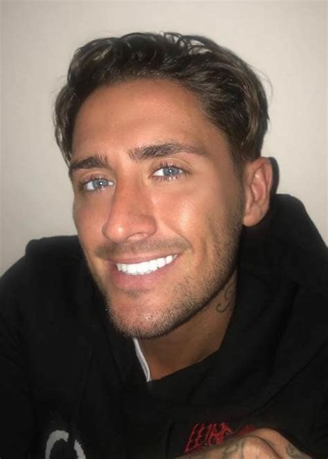 Television personality stephen bear parties with friends ignoring social distancing rule amid the coronavirus outbreak that is currently still spreading. Stephen Bear Height, Weight, Age, Body Statistics ...