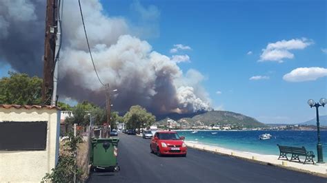 Με εντολή της πυροσβεστικής έχει διακοπεί η ηλεκτροδότηση του Φωτιά στις Κεχριές Κορινθίας: Σπεύδουν εκτάκτως ο ...