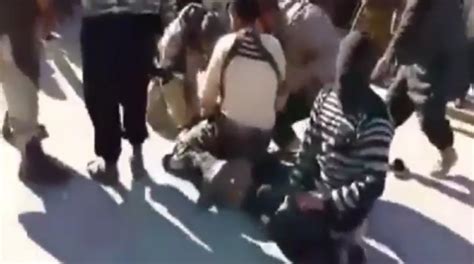 To scream something at somebody — gritarle algo a alguien. ISIS Beheads Man In Public Street As He Screams For Help