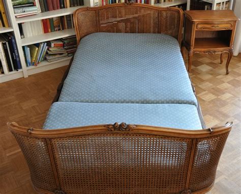 4.0 out of 5 stars 2. Traumhaftes Chippendale Bett mit Nachtkästchen geflochten ...