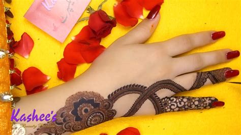 Get ready to all insight you ever wants about expert mehndi designs by kashee. Kashees Flower Signature Mehndi / Get ready to all insight ...