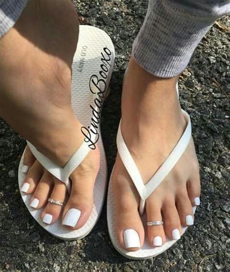 Pintarte las uñas de los pies es una forma divertida de expresarte. Pin de Mariel en uñas (con imágenes) | Uñas de pies ...