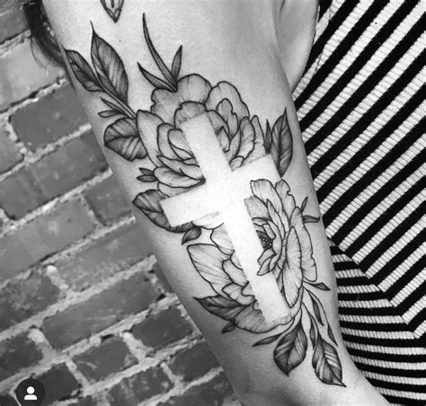 I will apply painting techniques to my positive and negative design painting. Negative Space Cross and Floral Tattoo in 2020 | Tattoos ...