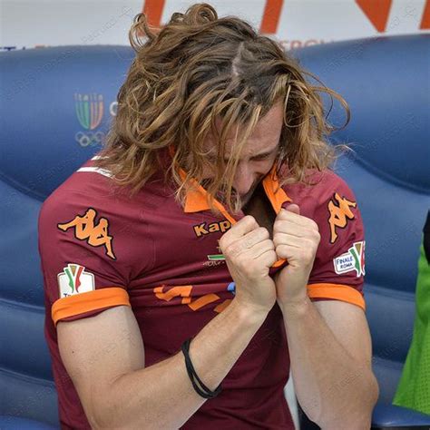 As roma* dec 6, 1981 in torino, italy. Balzaretti in lacrime | Lacrime, Foto