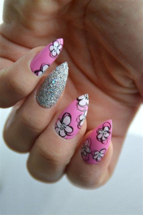 How to paint flowers on nails easy. How to Paint a Flower on your Nail with Flower Nail Art ...