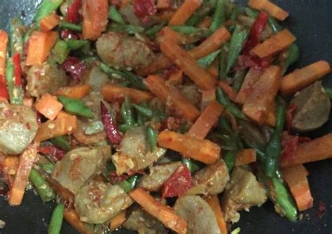 Bahan yang digunakan juga cukup ekonomis, seperti wortel, kentang, buncis dan kubis beserta daun bawang dan seledri. Resep Tumis Sayur Bumbu Pedas oleh Silvi - Cookpad