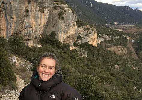 She also climbs outdoors, with o. Historique ! Julia Chanourdie réussit Super crackinette (9a+)