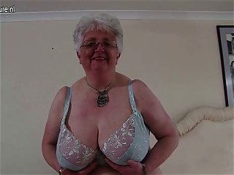 Alt__ grau__ handschuhe und den lang__ schal. Britische Omas Porno Videos | liebeakt.com